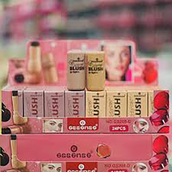 بافت آبکی و سبک تینت لب اسنس مدل BLUSH