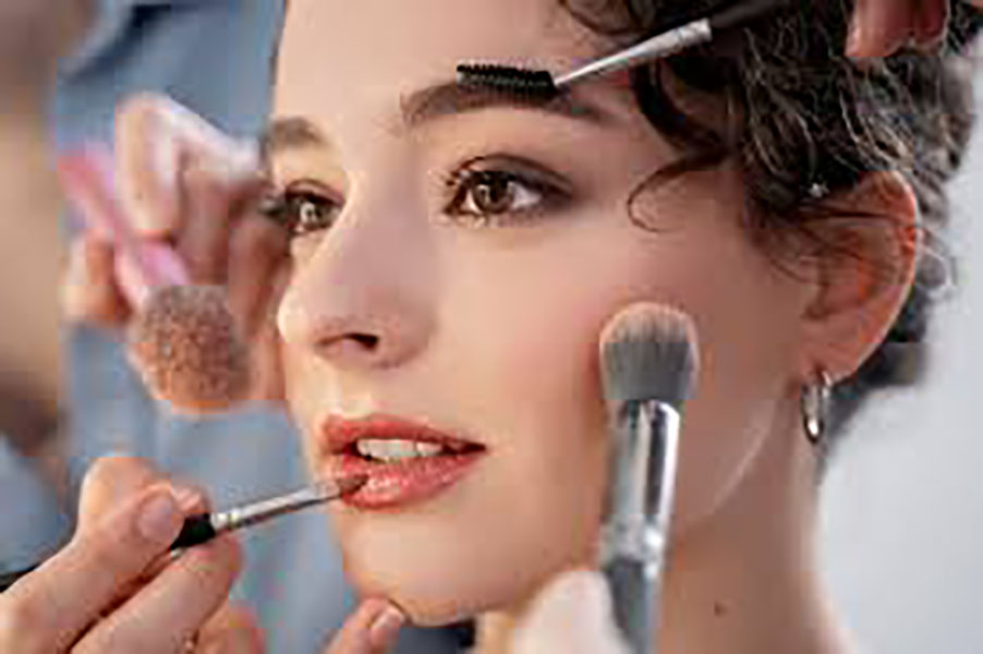 مزایا و معایب کرم پودر و موس؛ کدام گزینه برای آرایش روزانه بهتر است؟