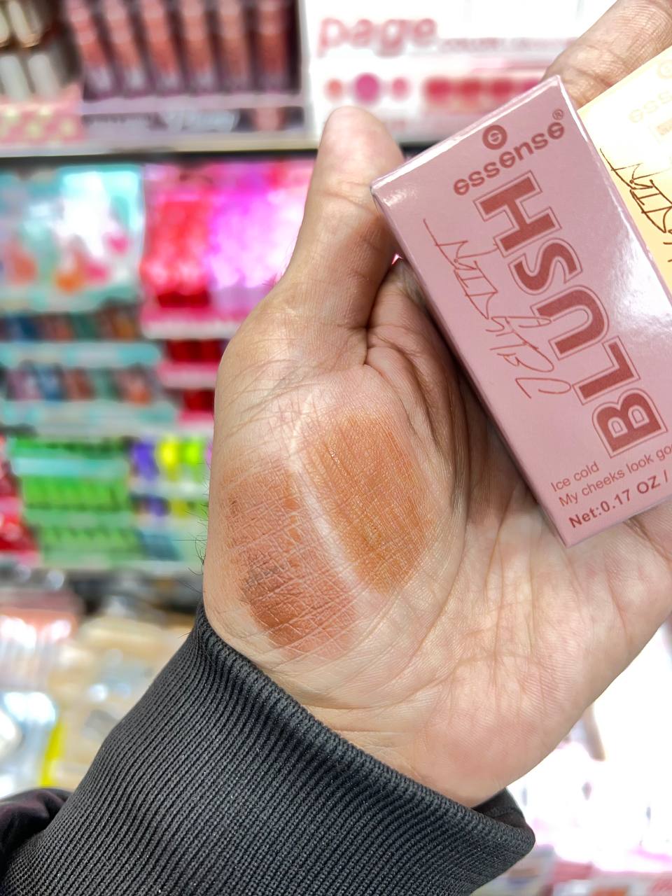 آرایش طبیعی و مات با تینت لب قهوهای اسنس مدل BLUSH