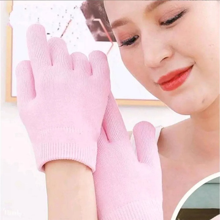 نحوه استفاده از دستکش سیلیکونی مرطوب کننده دست برای درمان ترکهای پوست